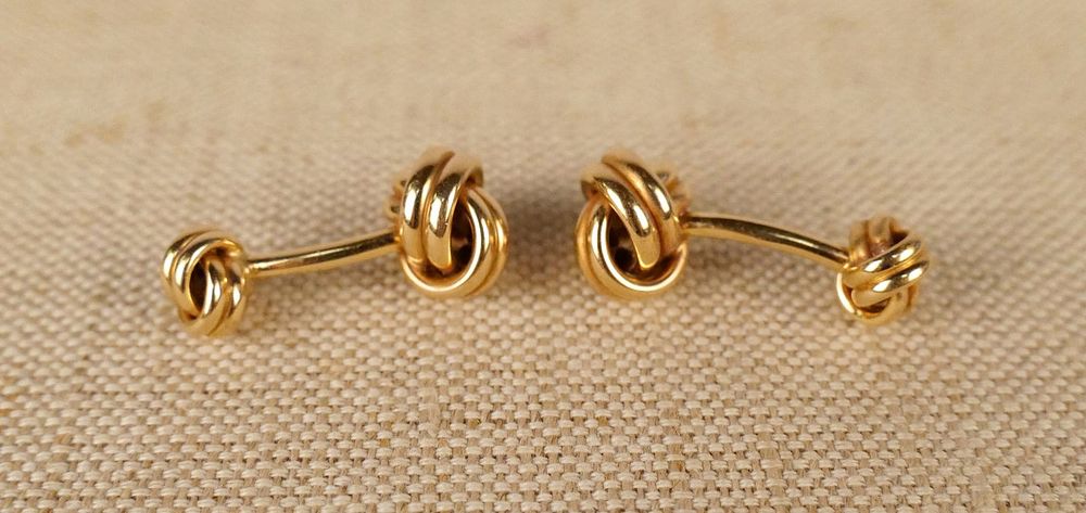 Lot 249: Pair of 14K Yellow Gold Knot Cufflinks
