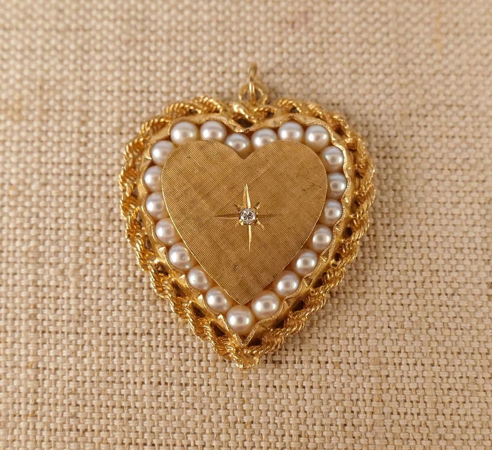 Lot 254: Vintage 14K Yellow Gold Heart Charm/Pendant