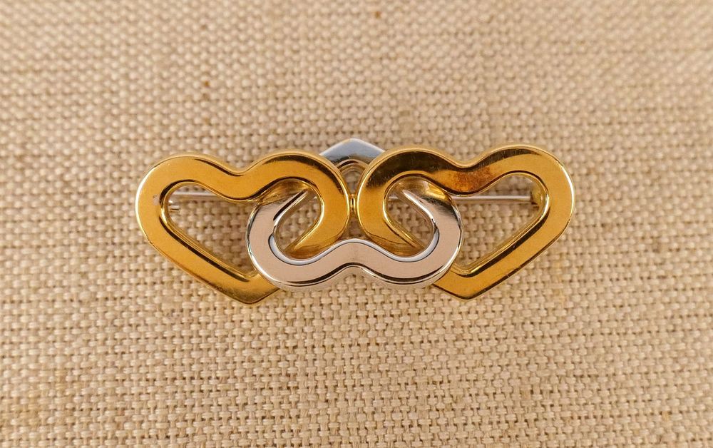 Lot 263: 18K Yellow and White Gold Heart Brooch