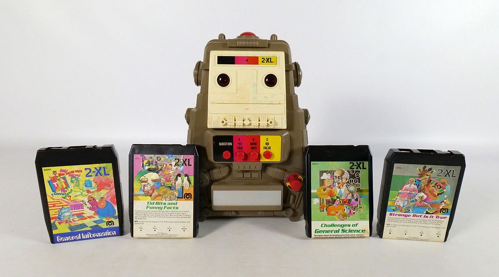 Lot 165: Vintage Mego 2XL Talking Robot 8 Track Player