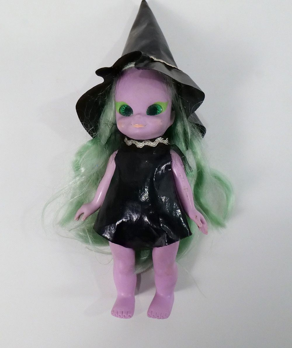 Lot 178: Emerald The Enchanting Witch Doll