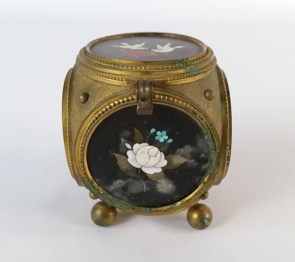 Lot 157: Victorian Footed Dresser Box