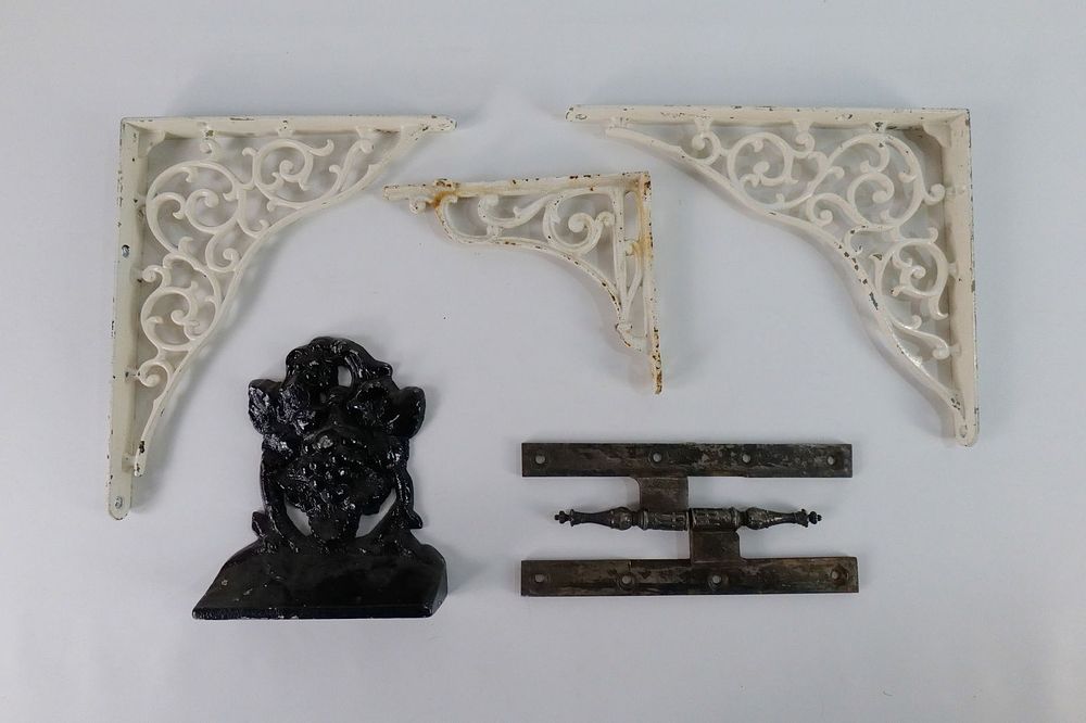 Lot 208: Group Lot of Cast Iron