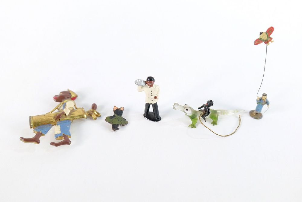 Lot 225: Group Lot of Miniatures