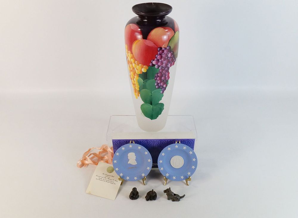Lot 309: Group Lot of Decorative Items