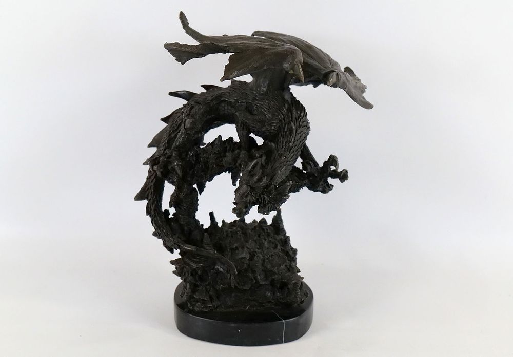 Lot 321: Bronze Statue Depicting a Dragon