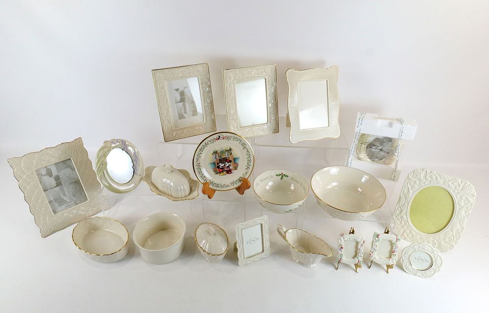 Lot 324: Lot of Lenox Items