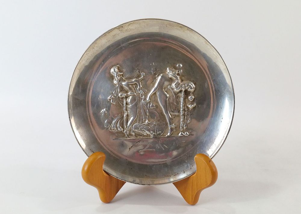 Lot 334: Salvador Dali Sterling Silver Cabinet Plate