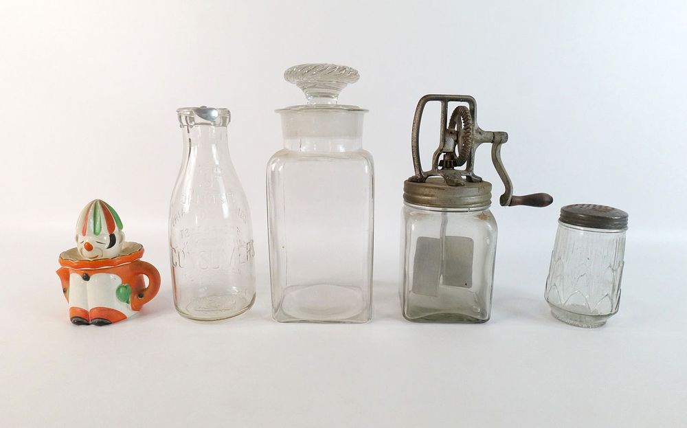 Lot 349: Lot of Antique and Vintage Containers