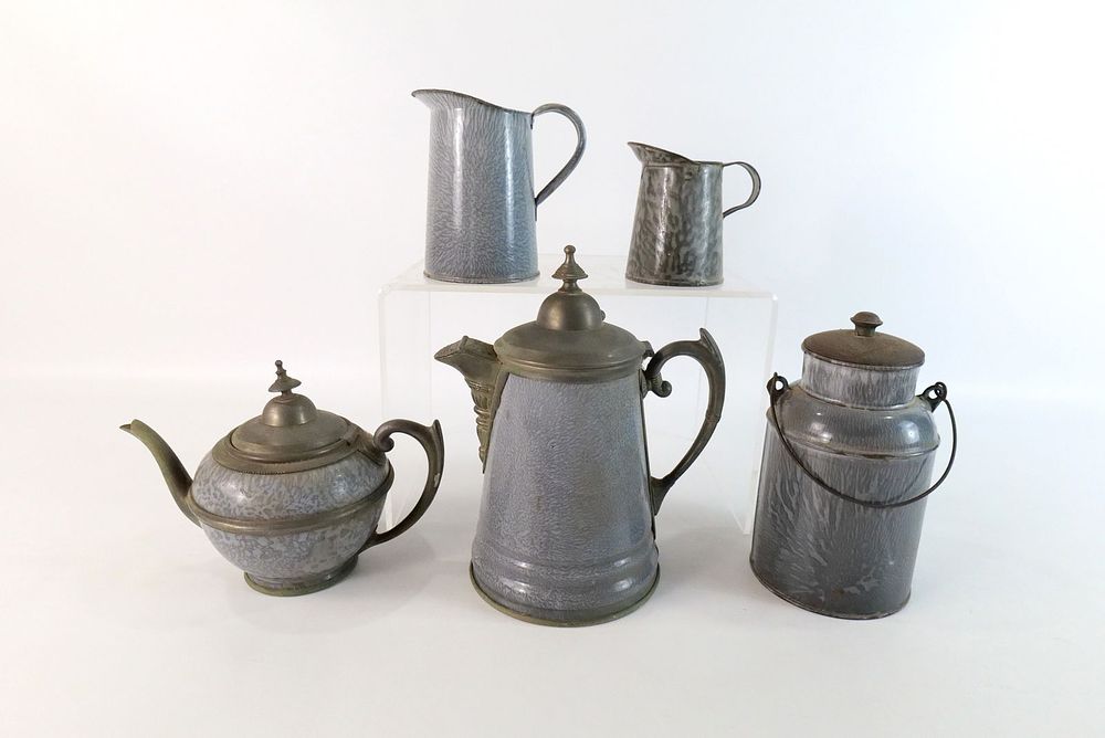 Lot 358: Lot of Antique Graniteware Kitchen Items