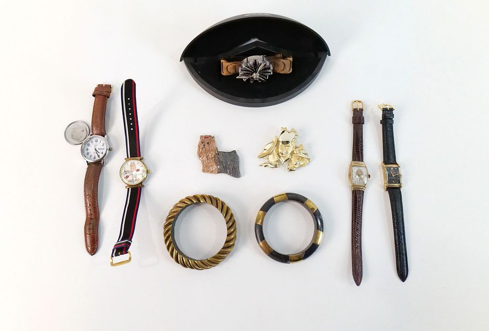 Lot 370: Group Lot of Jewelry
