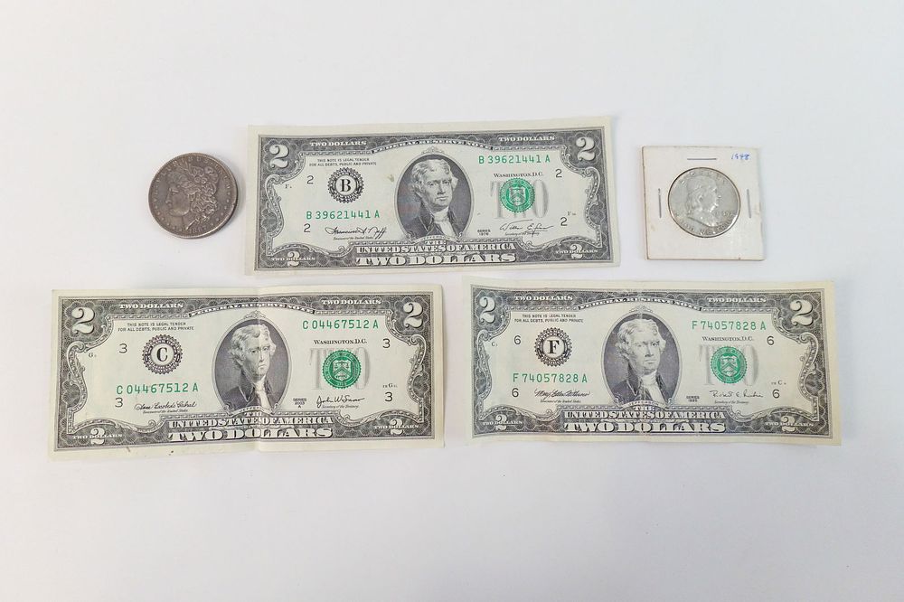 Lot 372: Lot of Currency