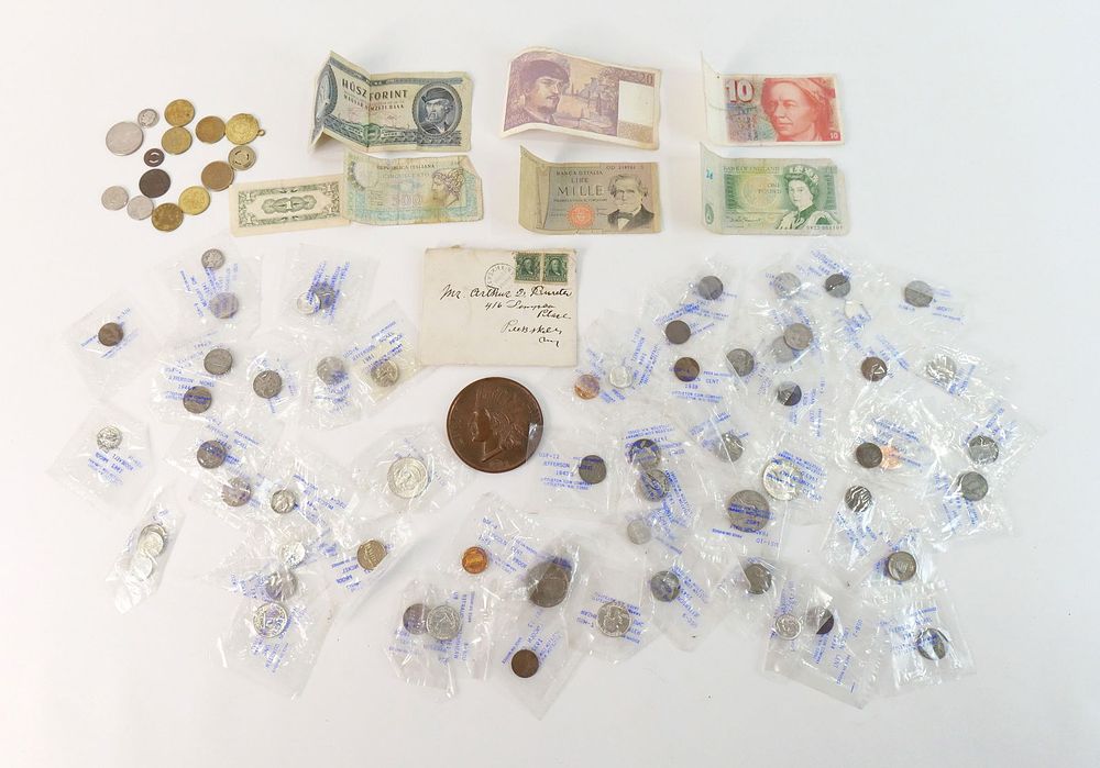 Lot 373: Lot of US Coins and Foreign Currency
