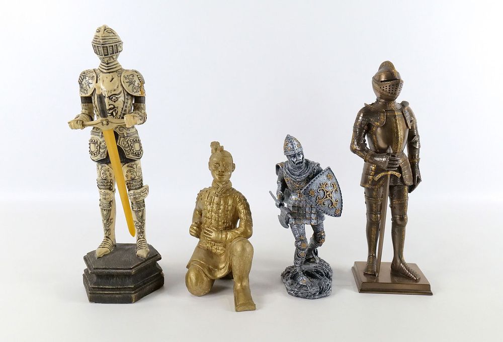 Lot 381: Lot of Knight/Warrior Figures