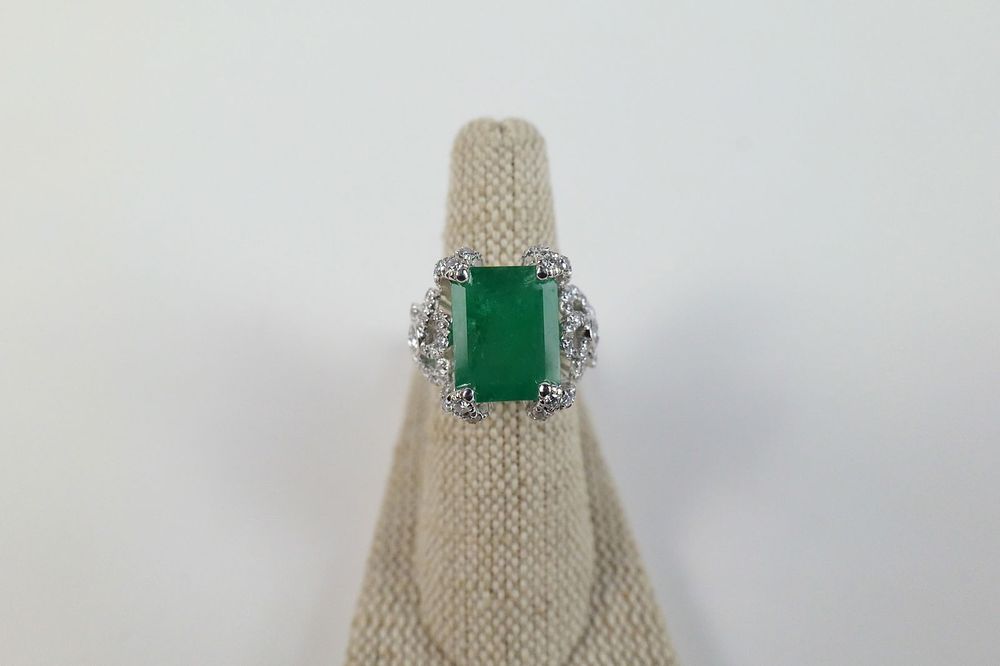 Lot 208: Platinum Emerald and Diamond Ring
