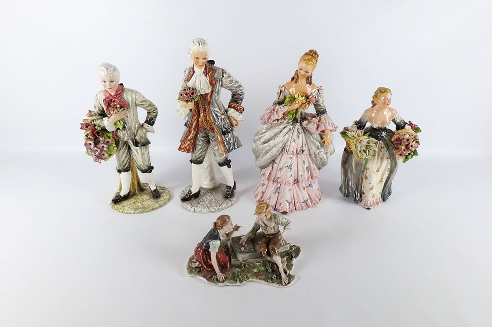 Lot 283: Group Lot of Vintage Italian Porcelain Figurines