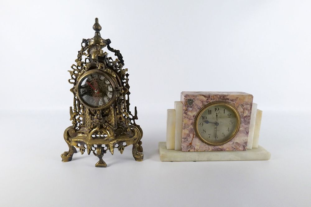 Lot 309: Group Lot of Clocks