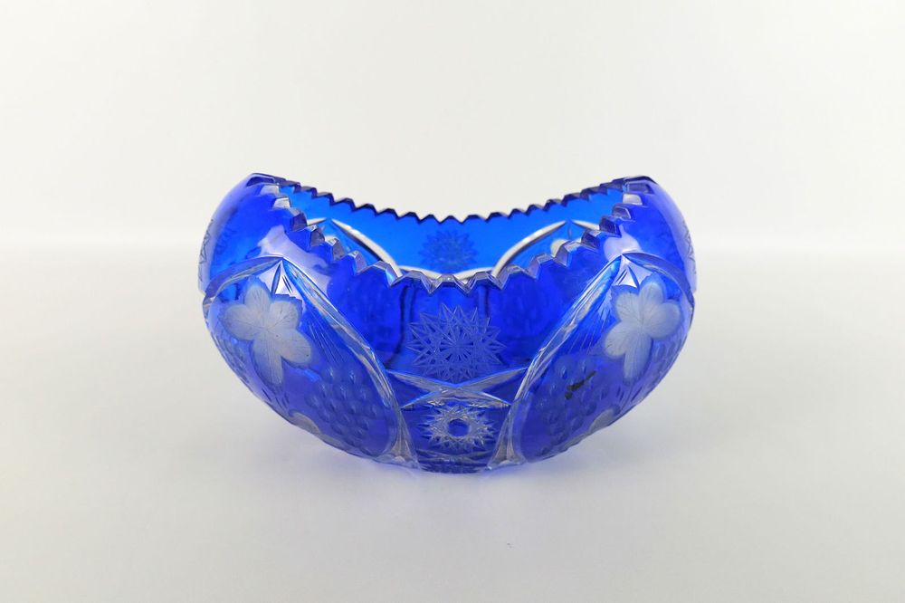 Lot 334: Vintage Blue Cut to Clear Center Bowl