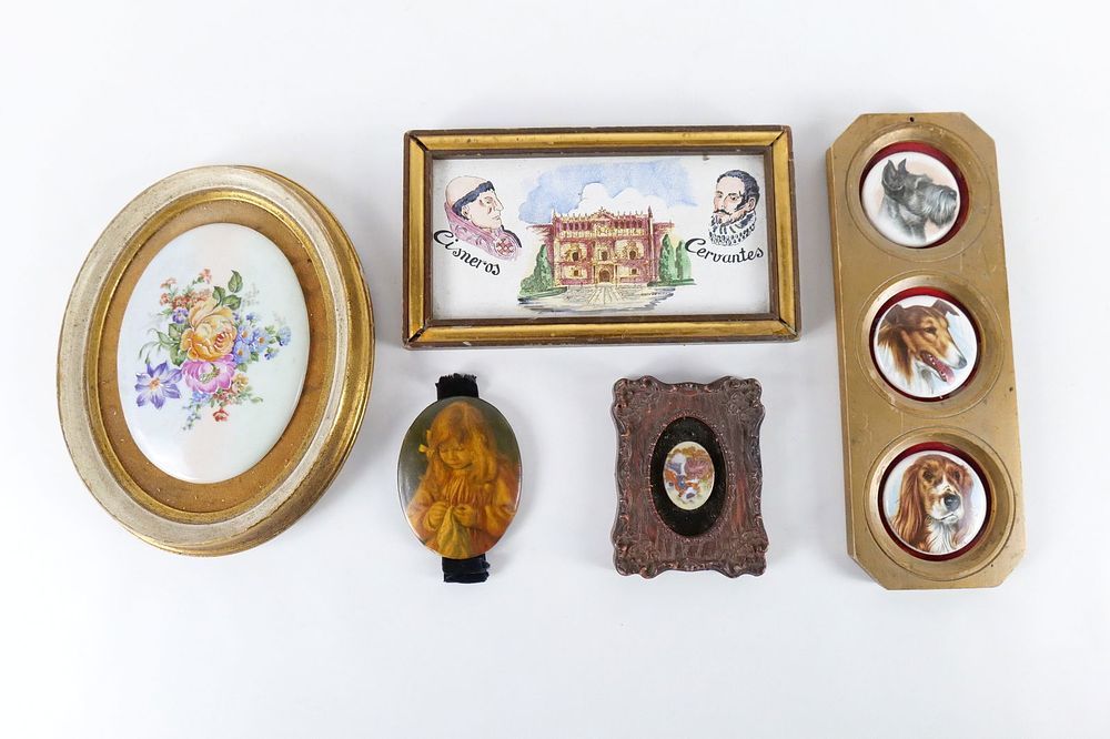 Lot 359: Group Lot of Plaques