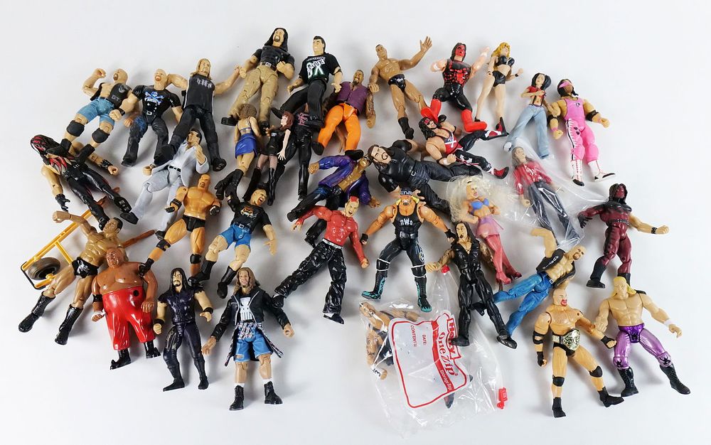 Lot 246: Lot of Loose Wrestling Figures