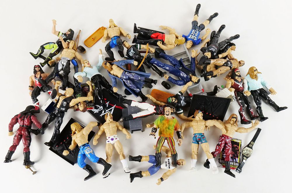 Lot 248: Lot of Loose Wrestling Figures