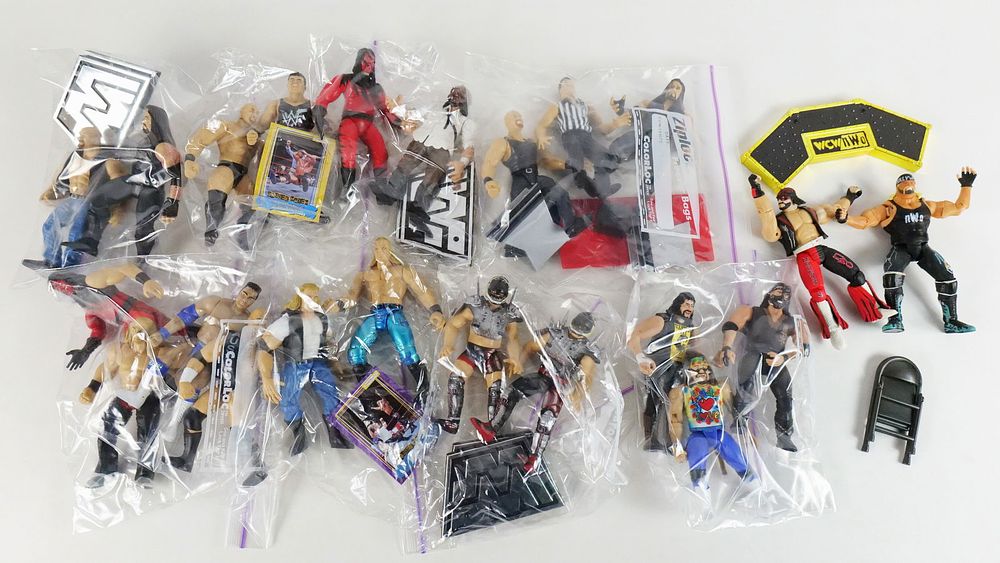Lot 251: Lot of Loose Wrestling Figures
