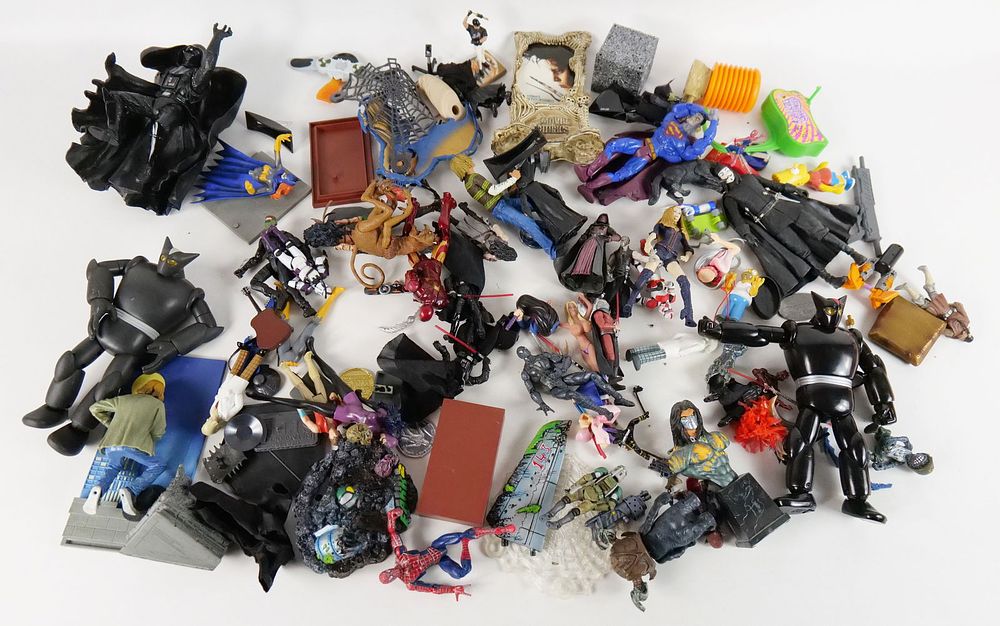 Lot 254: Large Lot of Loose Action Figures