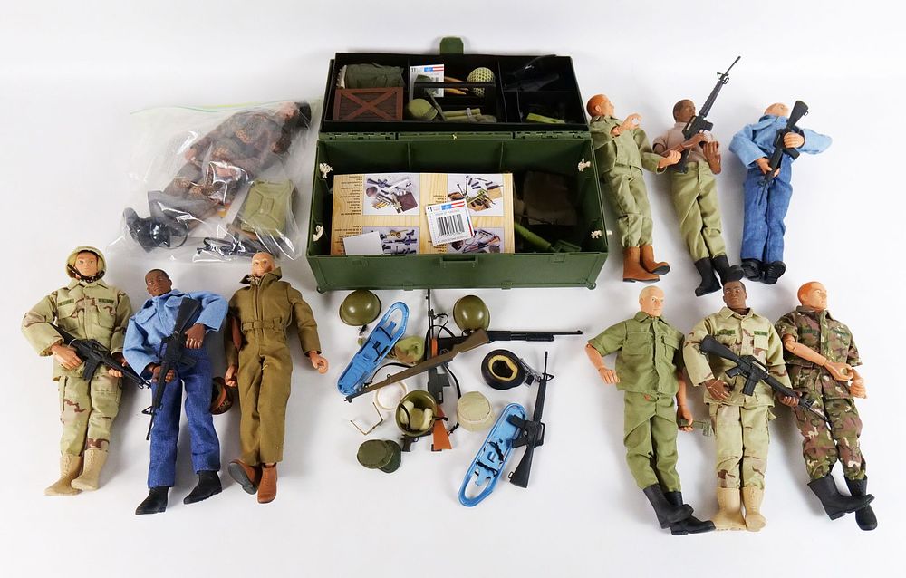 Lot 255: Lot of Loose Military Action Figures