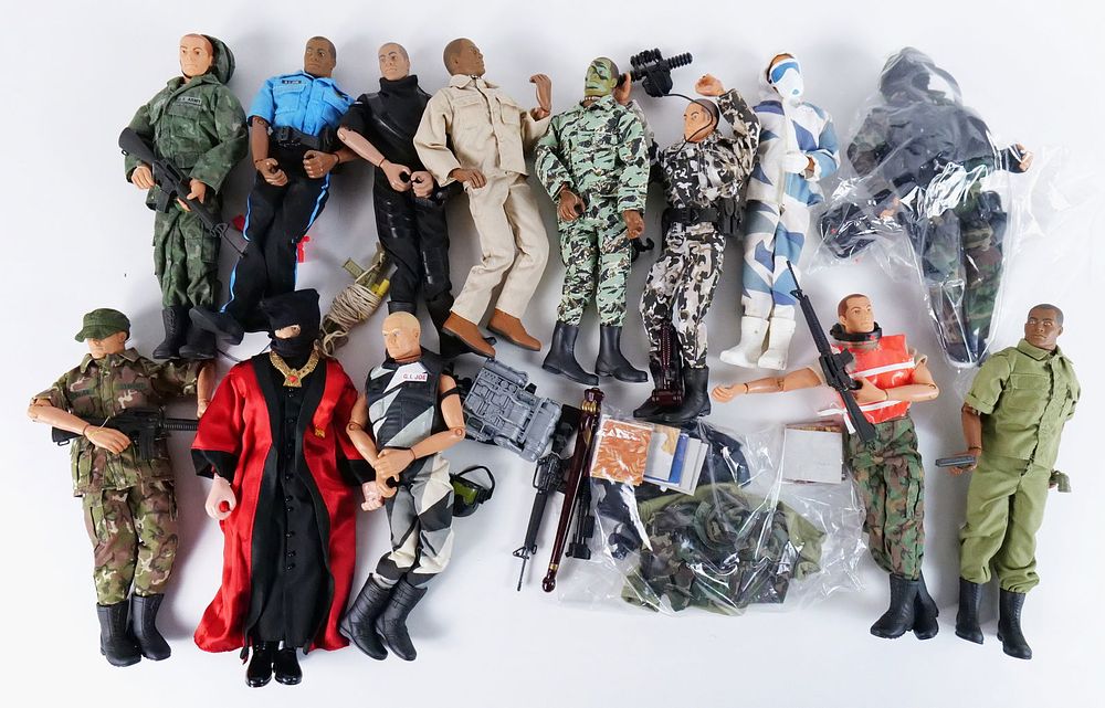 Lot 256: Lot of Loose Military Action Figures