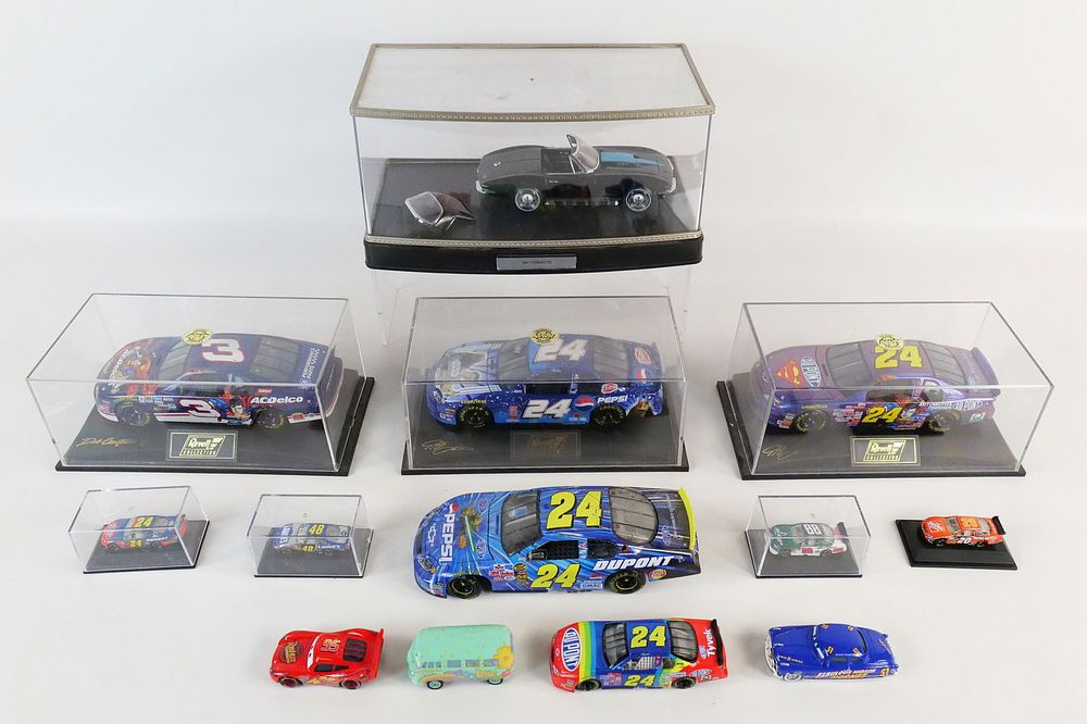 Lot 261: Lot of Loose Diecast