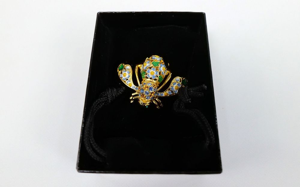 Lot 173: Joan Rivers Morning Glory Bee Brooch