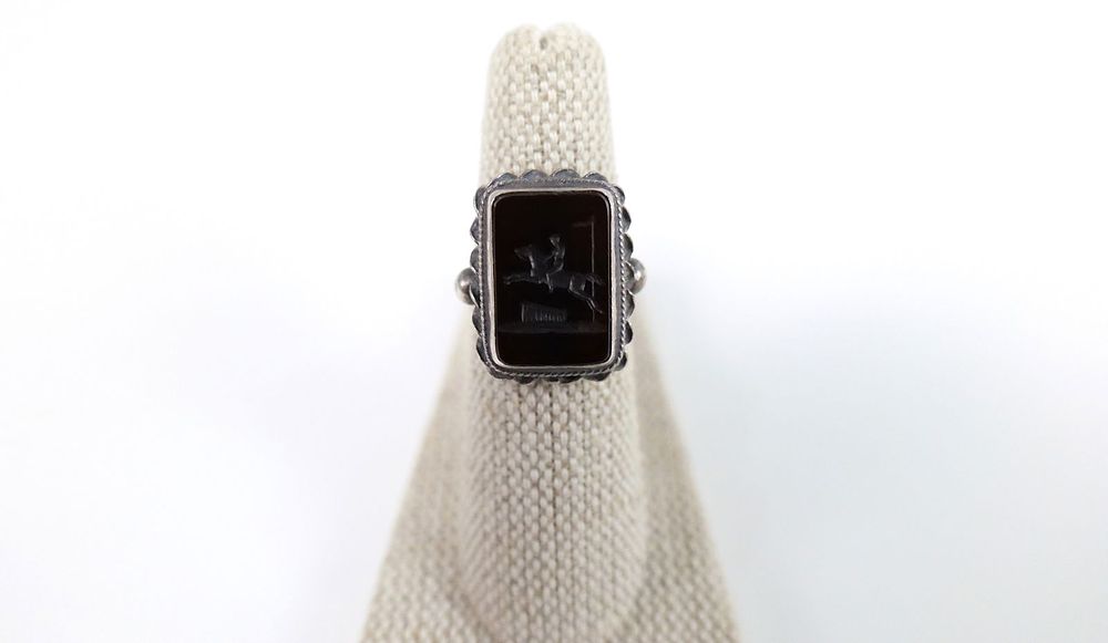 Lot 188: Vintage Sterling Intaglia Ring