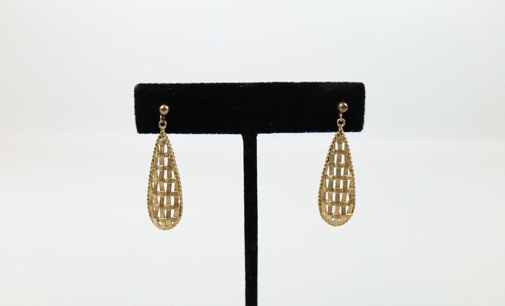 Lot 286: Vintage Basket Weave Teardrop Earrings