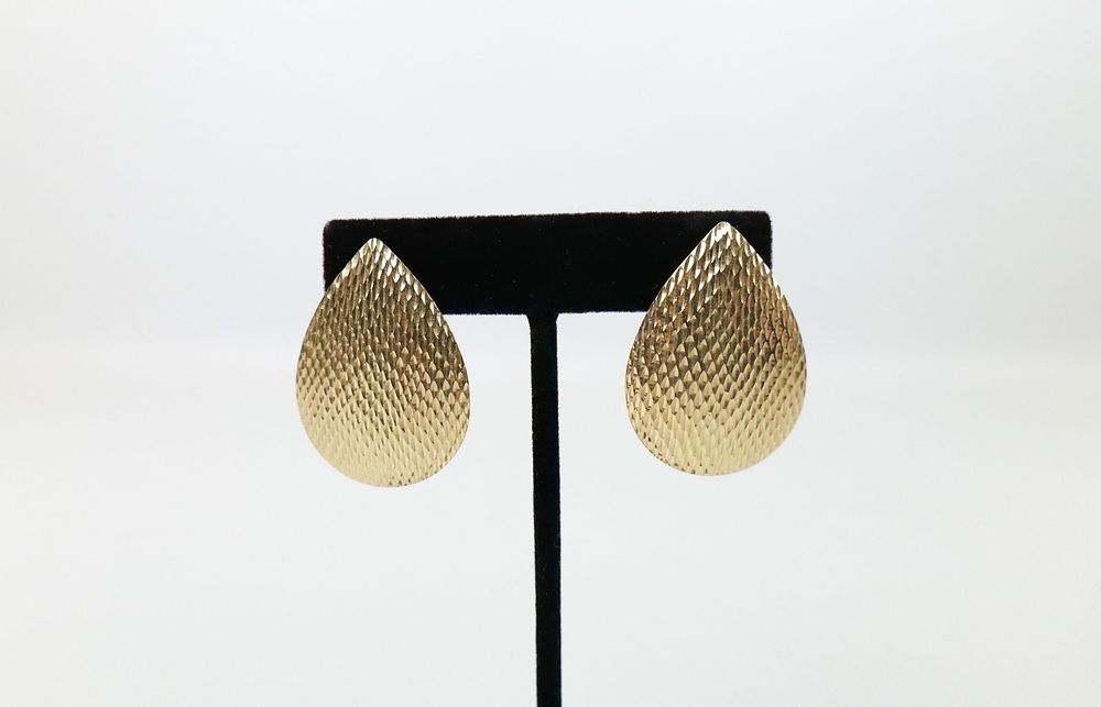 Lot 290: Large 14K Etched Teardrop Earrings