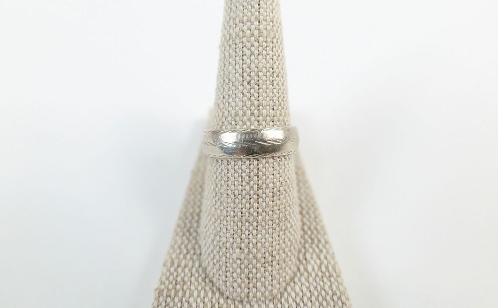Lot 302: Vintage sz9.5 Mens White Gold Ring