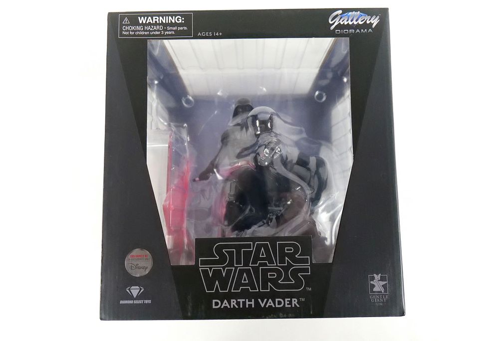Lot 167: Star Wars Gallery Diorama Darth Vader Figure