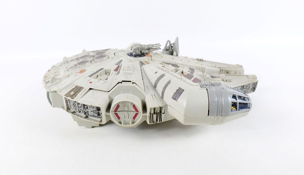 Lot 216: Star Wars Millennium Falcon Vehicle