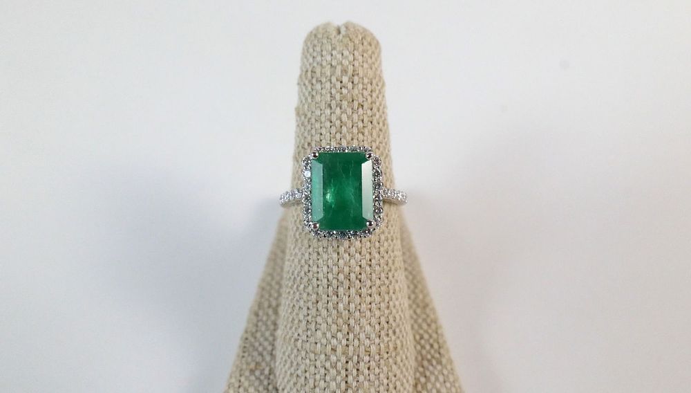 Lot 329: Platinum Emerald and Diamond Ring