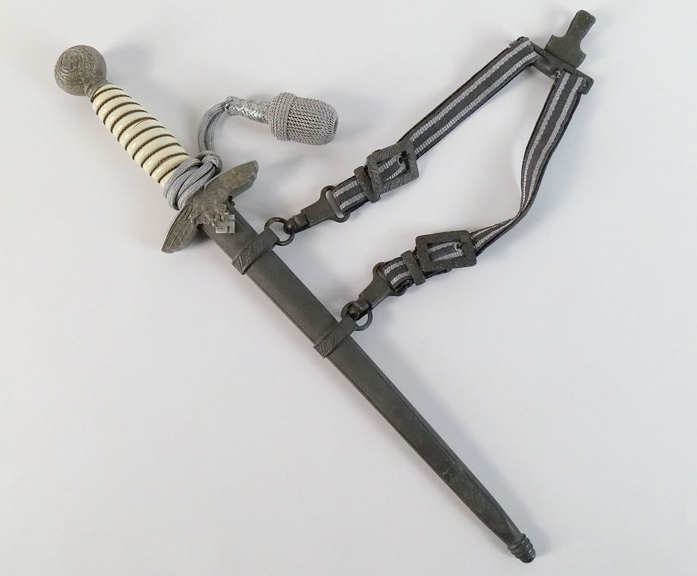 Lot 166: WWII German Luftwaffe Dagger