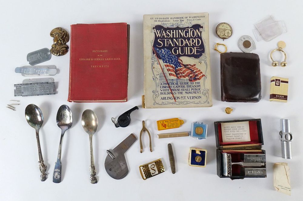 Lot 181: Grouping of Vintage Items