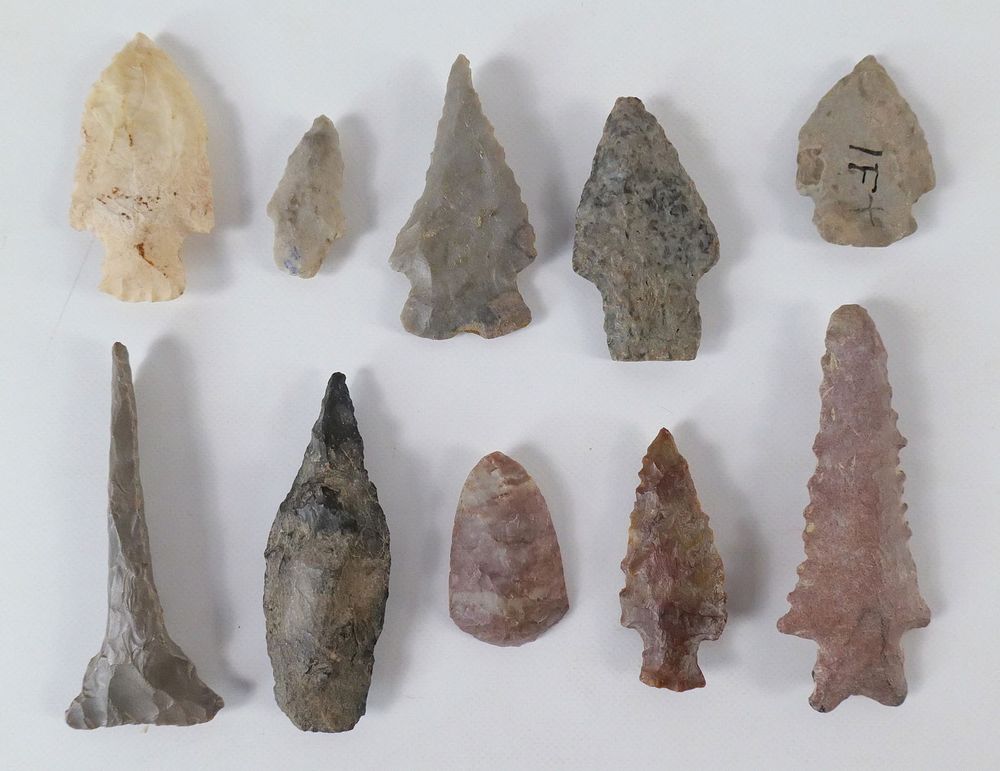 Lot 182: Grouping of Arrowheads