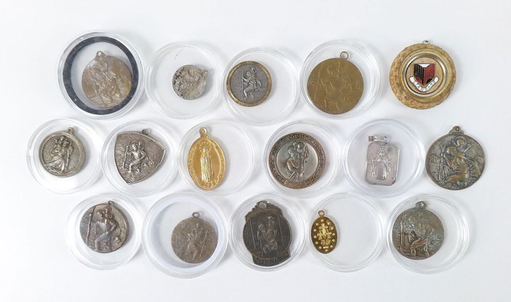 Lot 273: Grouping of Religious Medallions