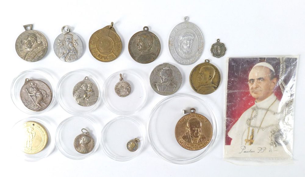 Lot 275: Grouping of Religious Medallions