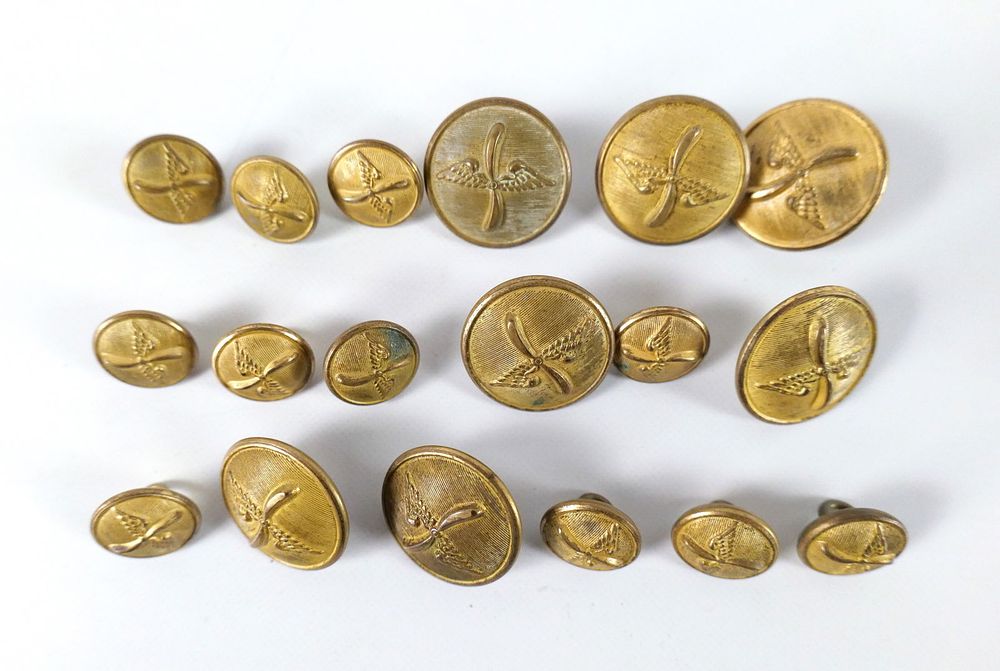 Lot 276: Grouping of Peruvian Air Force French Buttons