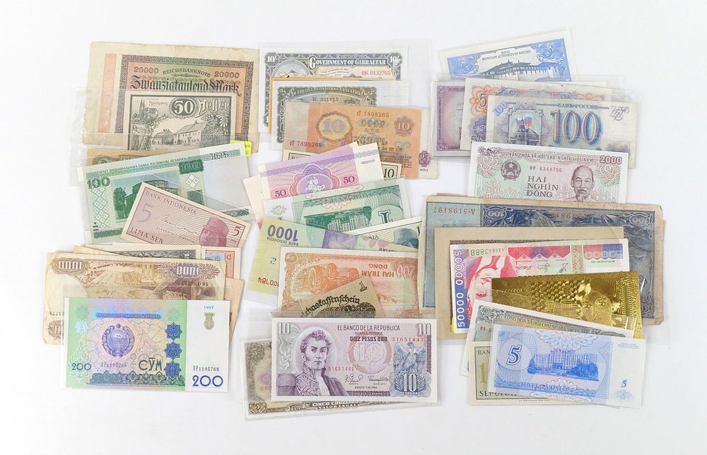 Lot 287: Grouping of Foreign Currency
