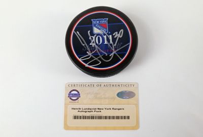 Henrik Lundqvist New York Rangers Autograph Hockey Puck. Henrik Lundqvist New York Rangers 