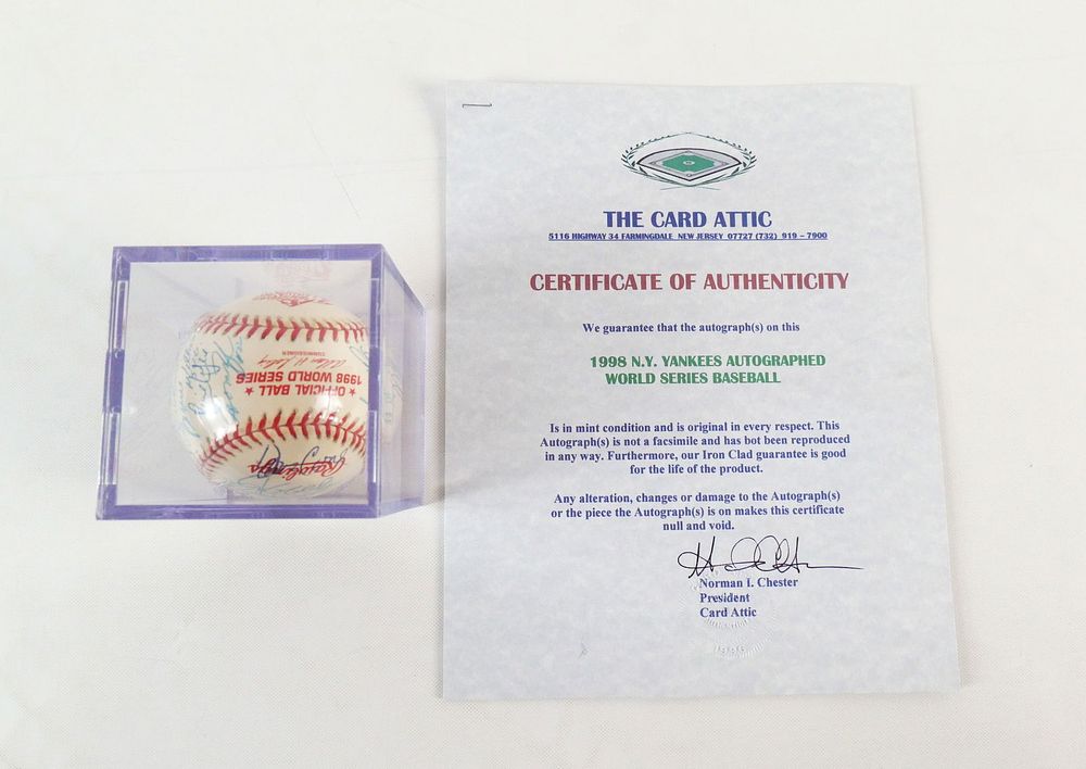 Lot 198: New York Yankees Autographed 1998 World Series Baseball