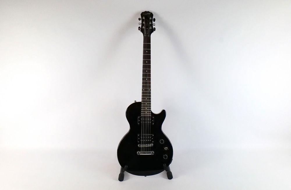 Lot 179: Epiphone Electric Guitar