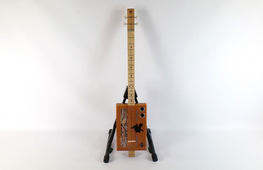 Lot 202: Kuba Deluxe Cigar Box Banjo