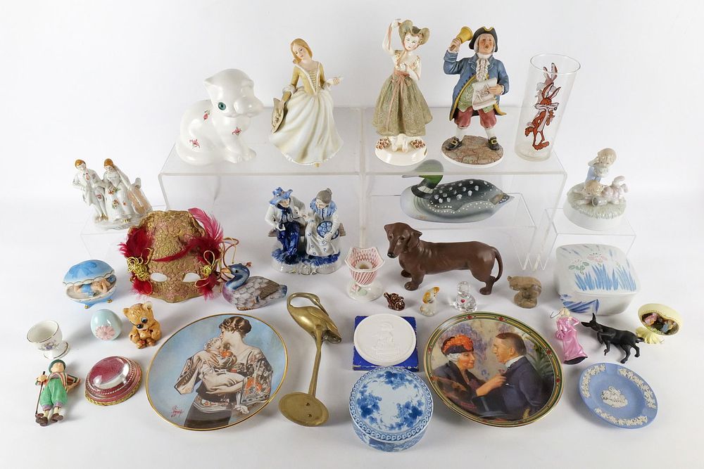 Lot 314: Group Lot of Figurines and Collectibles